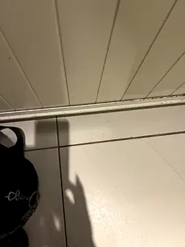 Snapshot of CrazzyChicks chatting on November 2025 06:05:02 AM CrazzyChicks online show from November 2025 06:05:02 AM