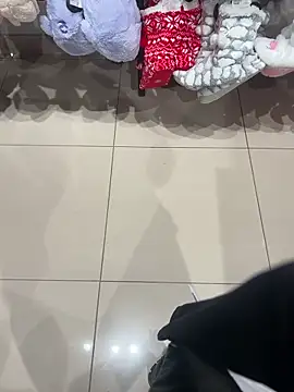 Snapshot of CrazzyChicks chatting on December 2025 07:17:01 AM CrazzyChicks online show from December 2025 07:17:01 AM