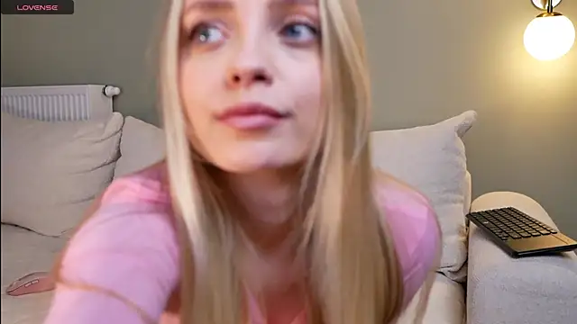 Snapshot of minimolly chatting on February 2026 06:26:01 PM minimolly online show from February 2026 06:26:01 PM