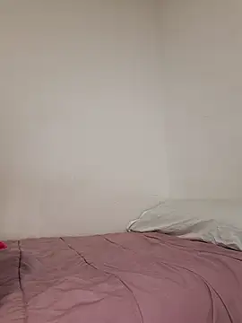 Snapshot of laura_dirtyhot chatting on December 2024 08:01:01 AM laura dirtyhot online show from December 2024 08:01:01 AM