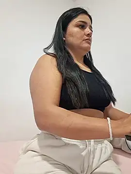 Snapshot of laura_dirtyhot chatting on January 2025 07:49:01 AM laura dirtyhot online show from January 2025 07:49:01 AM