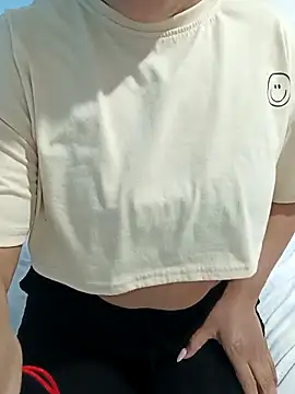 Snapshot of laura_dirtyhot chatting on March 2026 08:32:02 AM laura dirtyhot online show from March 2026 08:32:02 AM