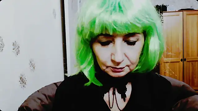 Snapshot of AnnieEltgant chatting on December 2025 02:26:01 PM AnnieEltgant online show from December 2025 02:26:01 PM