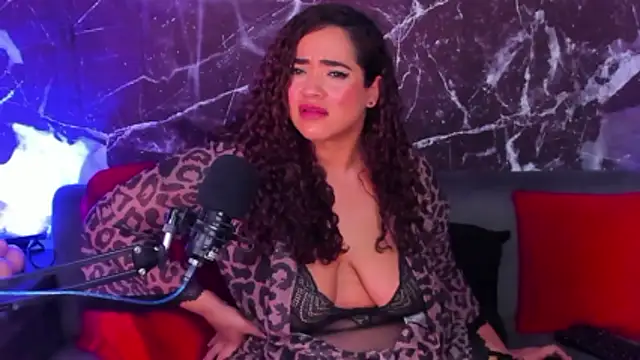 Snapshot of HannaMiills@xh chatting on January 2026 01:17:02 PM HannaMiillsxh online show from January 2026 01:17:02 PM