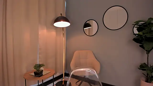 Snapshot of LiaPearce chatting on December 2024 01:13:01 PM LiaPearce online show from December 2024 01:13:01 PM