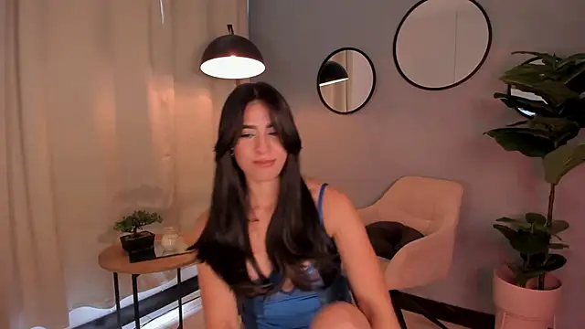 Snapshot of LiaPearce chatting on December 2024 03:36:02 PM LiaPearce online show from December 2024 03:36:02 PM