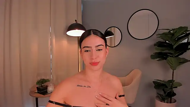 Snapshot of LiaPearce chatting on January 2025 05:23:01 PM LiaPearce online show from January 2025 05:23:01 PM