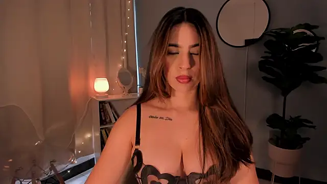 Snapshot of LiaPearce chatting on October 2025 12:24:02 PM LiaPearce online show from October 2025 12:24:02 PM