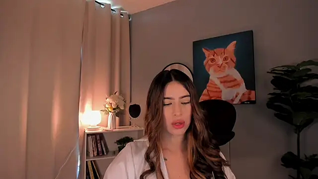 Snapshot of LiaPearce chatting on October 2025 12:30:01 PM LiaPearce online show from October 2025 12:30:01 PM