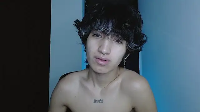 Snapshot of littlextreme chatting on January 2026 05:44:01 AM littlextreme online show from January 2026 05:44:01 AM