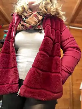 Snapshot of DaisyVibesss chatting on December 2024 04:09:02 PM DaisyVibesss online show from December 2024 04:09:02 PM