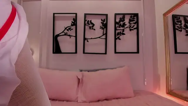 Snapshot of ale_cam chatting on October 2025 01:59:01 AM ale cam online show from October 2025 01:59:01 AM