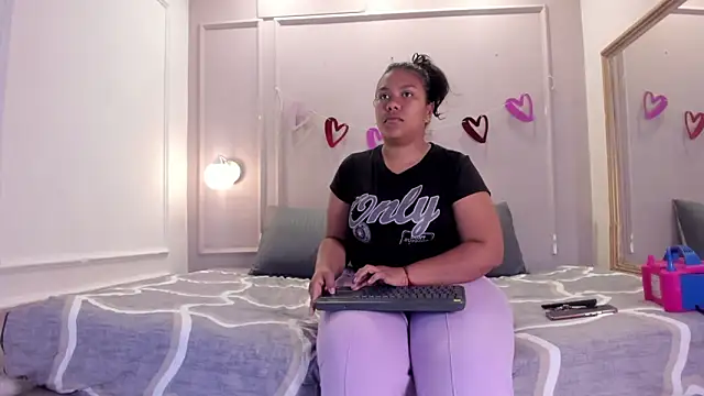 Snapshot of ale_cam chatting on February 2026 01:07:02 PM ale cam online show from February 2026 01:07:02 PM