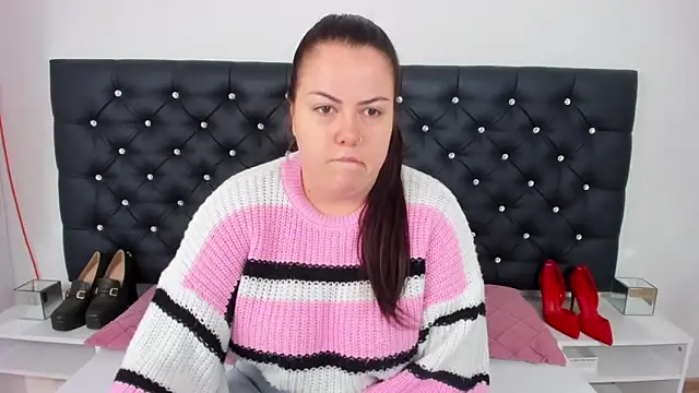 Snapshot of EvaLick chatting on December 2024 05:37:01 AM EvaLick online show from December 2024 05:37:01 AM