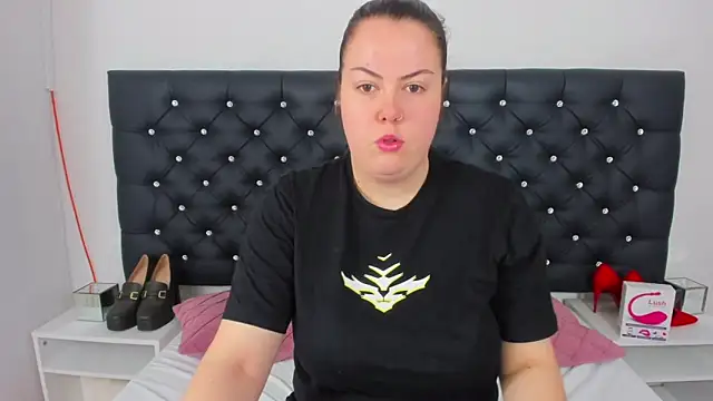 Snapshot of EvaLick chatting on December 2024 06:22:01 AM EvaLick online show from December 2024 06:22:01 AM