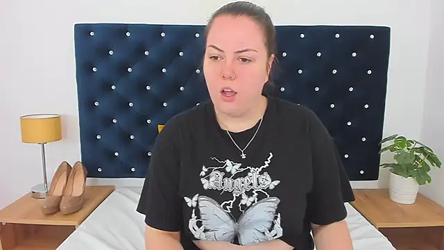 Snapshot of EvaLick chatting on February 2025 09:43:02 AM EvaLick online show from February 2025 09:43:02 AM