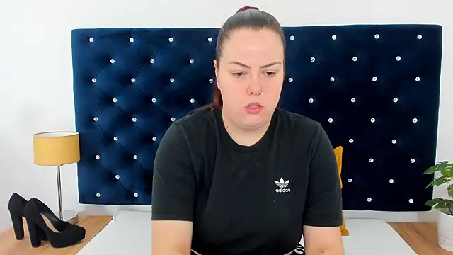 Snapshot of EvaLick chatting on October 2025 06:39:02 AM EvaLick online show from October 2025 06:39:02 AM