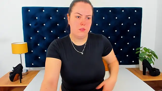 Snapshot of EvaLick chatting on March 2026 07:14:02 AM EvaLick online show from March 2026 07:14:02 AM