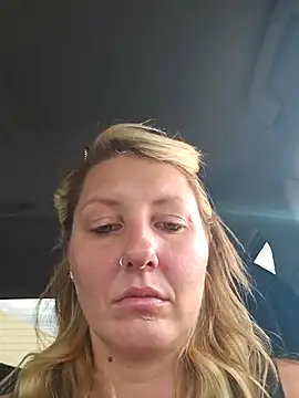 Snapshot of SheIsSomething chatting on January 2025 11:01:02 PM SheIsSomething online show from January 2025 11:01:02 PM