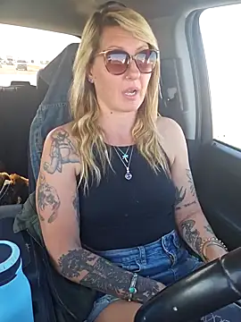 Snapshot of SheIsSomething chatting on January 2025 09:36:01 PM SheIsSomething online show from January 2025 09:36:01 PM