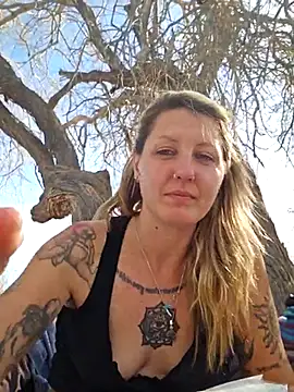 Snapshot of SheIsSomething chatting on February 2025 07:52:01 PM SheIsSomething online show from February 2025 07:52:01 PM