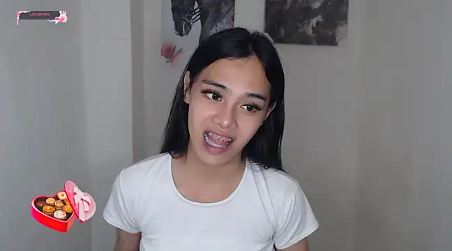 Snapshot of shecutie69 chatting on December 2024 08:57:02 PM shecutie69 online show from December 2024 08:57:02 PM