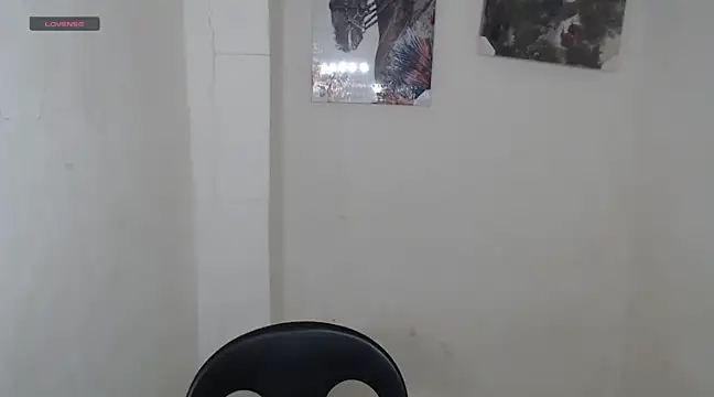 Snapshot of shecutie69 chatting on January 2025 01:27:01 AM shecutie69 online show from January 2025 01:27:01 AM