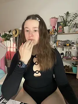 Snapshot of sweetest_pie chatting on November 2025 06:43:02 PM sweetest pie online show from November 2025 06:43:02 PM