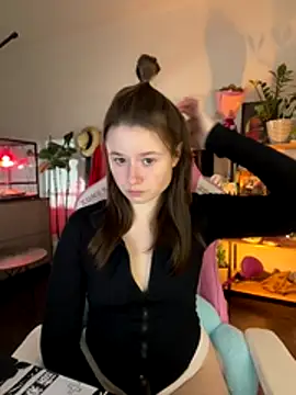 Snapshot of sweetest_pie chatting on December 2025 04:48:02 PM sweetest pie online show from December 2025 04:48:02 PM