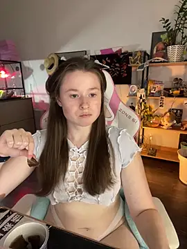 Snapshot of sweetest_pie chatting on June 2026 08:00:02 PM sweetest pie online show from June 2026 08:00:02 PM