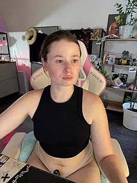 Snapshot of sweetest_pie chatting on June 2026 05:52:01 PM sweetest pie online show from June 2026 05:52:01 PM