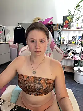 Snapshot of sweetest_pie chatting on July 2026 10:33:01 AM sweetest pie online show from July 2026 10:33:01 AM