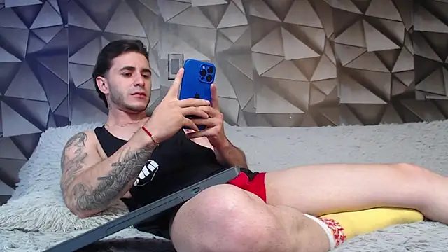 Snapshot of Latino_stud4u chatting on January 2025 12:37:01 AM Latino stud4u online show from January 2025 12:37:01 AM