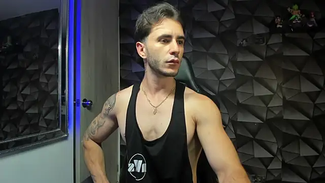 Snapshot of Latino_stud4u chatting on March 2025 12:32:01 AM Latino stud4u online show from March 2025 12:32:01 AM