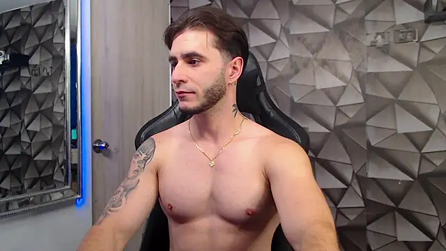 Snapshot of Latino_stud4u chatting on November 2025 12:19:01 AM Latino stud4u online show from November 2025 12:19:01 AM