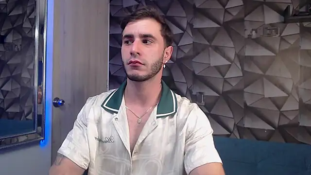 Snapshot of Latino_stud4u chatting on November 2025 12:43:01 AM Latino stud4u online show from November 2025 12:43:01 AM