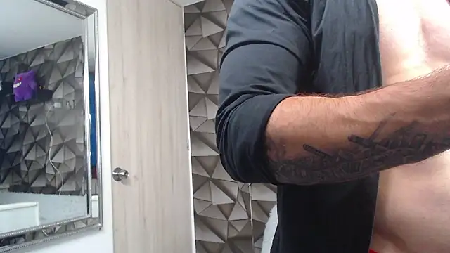 Snapshot of Latino_stud4u chatting on January 2026 02:14:01 AM Latino stud4u online show from January 2026 02:14:01 AM