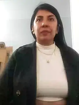 aisha latina online show from December 2024 07:11:01 PM