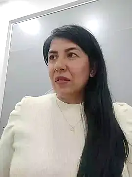 aisha latina online show from January 2025 09:15:02 PM