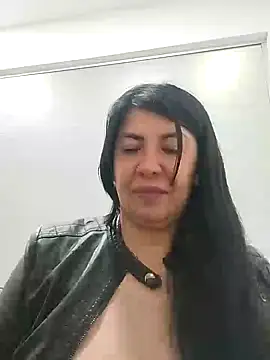 aisha latina online show from January 2025 03:50:01 PM