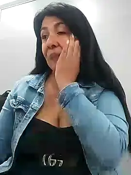 aisha latina online show from February 2025 02:16:01 PM