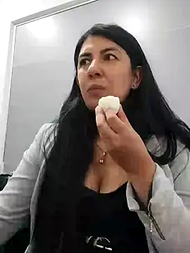 aisha latina online show from February 2025 01:33:01 PM