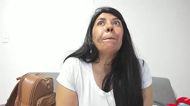 aisha latina online show from February 2025 11:15:01 PM