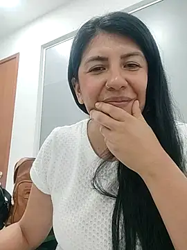 aisha latina online show from March 2025 02:29:02 PM