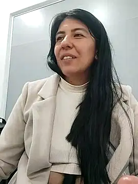 aisha latina online show from March 2025 08:17:01 PM