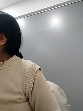 aisha latina online show from September 2025 03:15:01 PM