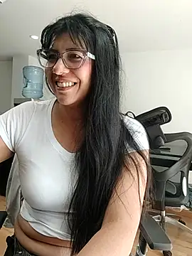 aisha latina online show from November 2025 02:49:02 PM