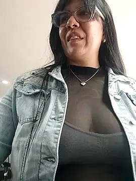 aisha latina online show from April 2026 02:56:02 PM