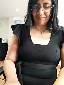 aisha latina online show from May 2026 02:44:02 PM