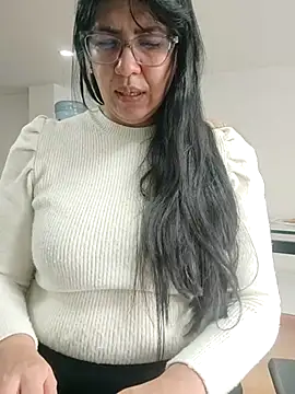 aisha latina online show from May 2026 02:13:01 PM
